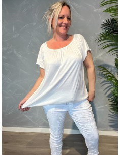 Hvid t-shirt med elastikkant i bund og hals, løs pasform og blødt fald - TIPPY 2