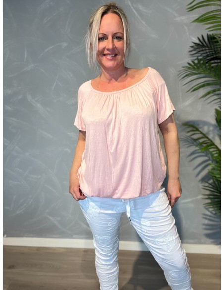 Rosa t-shirt med elastikkant i bund og hals, løs pasform og blødt fald - TIPPY