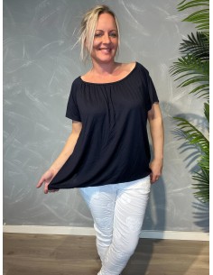 Sort t-shirt med elastikkant i bund og hals, løs pasform og blødt fald, viser stræk i elastik - TIPPY