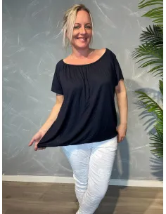 Sort t-shirt med elastikkant i bund og hals, løs pasform og blødt fald, viser stræk i elastik - TIPPY