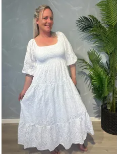 Hvid maxikjole med broderi anglaise og smock til kvinder – TIPPY Collection