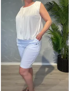 Hvide shorts i stretch denim med lynlåsdetalje – Cherry Berry TIPPY