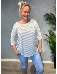 Grå/hvid stribet t-shirt med 3/4 ærmer