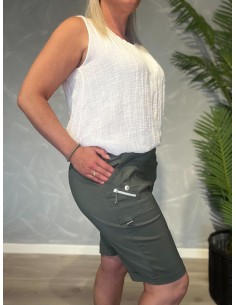 Khaki shorts i bomuld og elastan med lynlåsdetalje – Cherry Berry TIPPY 2