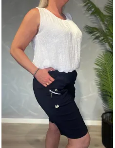 Navy shorts i bomuld og elastan med lynlåsdetalje – Cherry Berry TIPPY 2