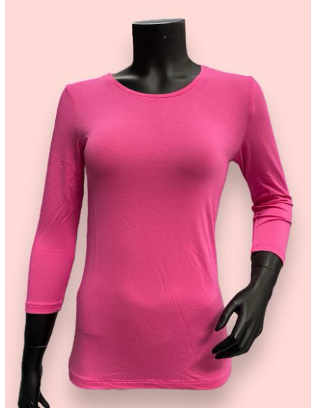 Coral basis bluse med 3/4 ærmer i blød viskose, klassisk pasform med rund hals, casual og tidløst design