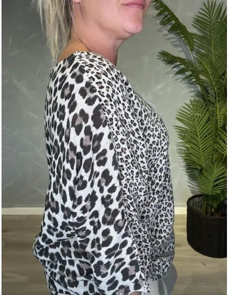 etalje af lille leopardprint på lys leo leobluse – TIPPY