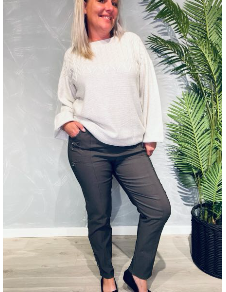 Cherry Berry bukser i grå med fleece for, viser den elegante pasform og praktiske lynlås ved lommer