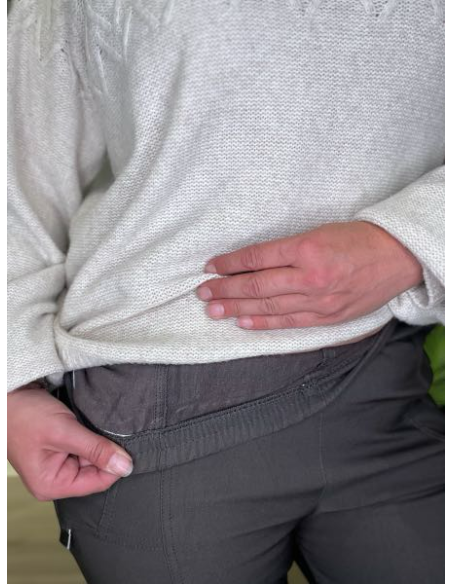 Nærbillede af Cherry Berry bukser med fleece for i grå, fremhæver kvaliteten og de varme detaljer