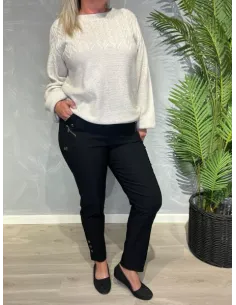 Cherry Berry bukser i sort med fleece foer, viser den elegante pasform og praktiske lynlåslommer