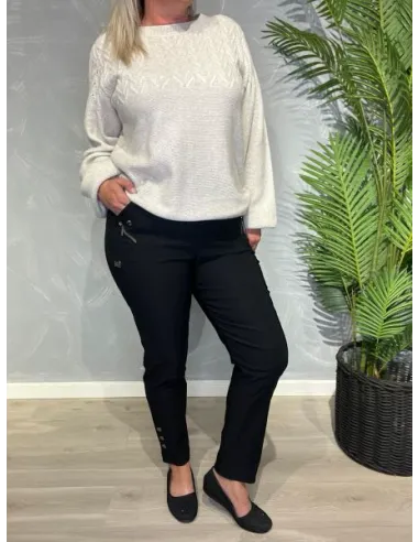 Cherry Berry bukser i sort med fleece foer, viser den elegante pasform og praktiske lynlåslommer