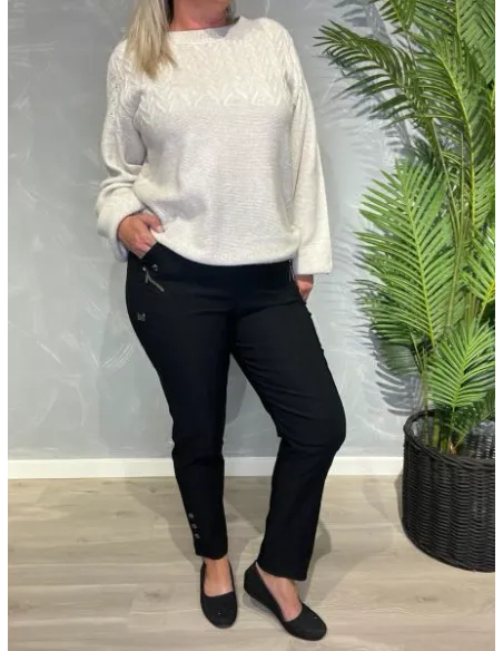 Cherry Berry bukser i sort med fleece foer, viser den elegante pasform og praktiske lynlåslommer