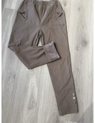 Nærbillede af foer og detaljer på Cherry Berry bukser – TIPPY