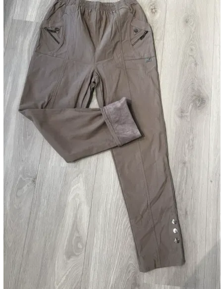 Nærbillede af foer og detaljer på Cherry Berry bukser – TIPPY