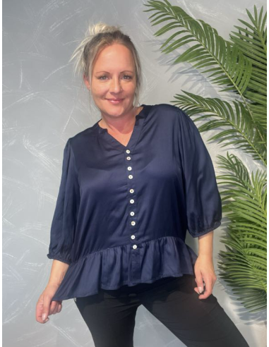 TIPPY NAVY BLÅ SATIN BLUSE MED PEPLUM