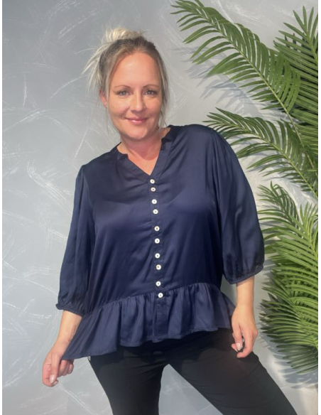 TIPPY NAVY BLÅ SATIN BLUSE MED PEPLUM