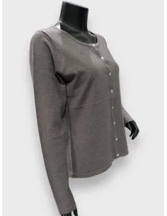Asphalt-grå strikket cardigan med knapper, klassisk pasform, perfekt til den modne kvinde