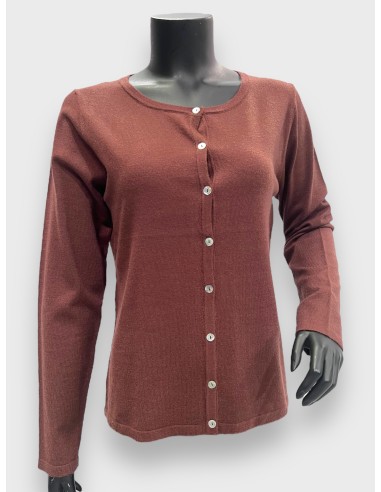 Coffee farvet strikket cardigan med knapper, klassisk pasform, perfekt til den modne kvinde