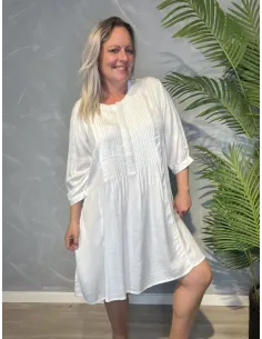 "Hvid A-kjole med elegante palietter og lægsygninger ved brystet, casual pasform med 3/4 ærmer, perfekt til den modne kvinde