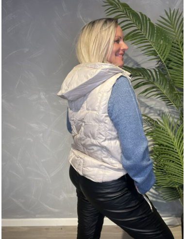 TIPPY BEIGE DYNEVEST MED HÆTTE