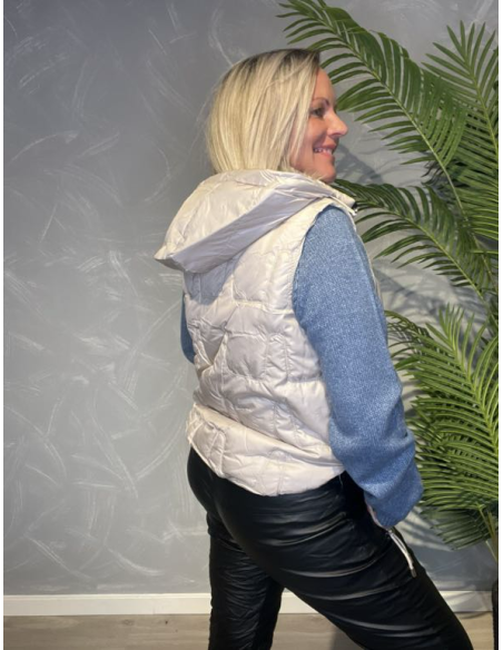 TIPPY BEIGE DYNEVEST MED HÆTTE
