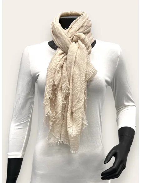 Blød struktur på sand tørklæde – TIPPY