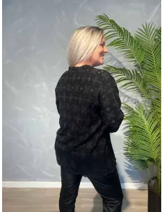 Sort bluse i 100% viskose med broderie anglaise og smockærmer – Design by TIPPY 2