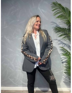 Grå åbenstående blazer med leo detaljer til kvinder – TIPPY COLLECTION