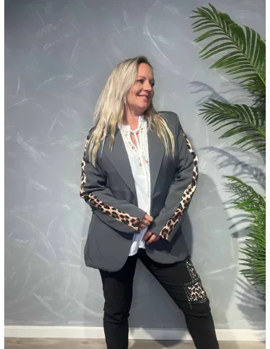 Grå åbenstående blazer med leo detaljer til kvinder – TIPPY COLLECTION
