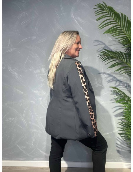 Bagside af grå blazer med leoparddetaljer til kvinder – TIPPY