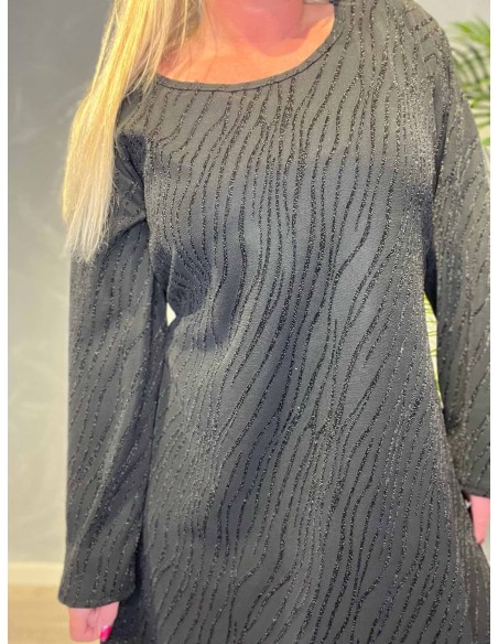 TIPPY;  LANGÆRMET KJOLE MED SORT GLIMMER