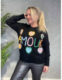 Sort strik med rund hals og broderet hjerter og "Amour" tekst