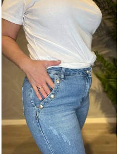 yse sailor jeans med vidde ben og guldknapper, stylet med hvid t-shirt 2