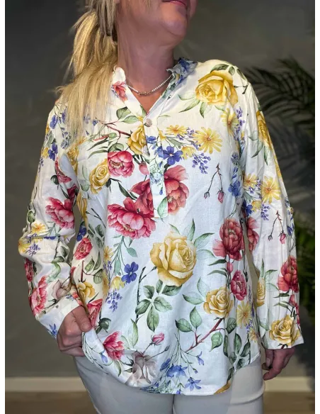 Blomsterprint på off white skjortebluse – TIPPY