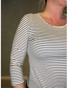 Beige/sort stribet t-shirt med 3/4 ærmer 2