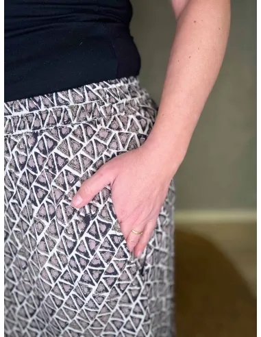 Nærbillede af elastik og lommer på nederdel – TIPPY