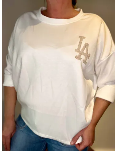 “Nærbillede af materiale på hvid oversize trøje – TIPPY