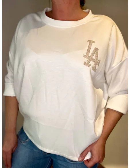 “Nærbillede af materiale på hvid oversize trøje – TIPPY