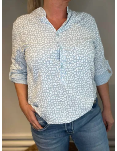 Blomsterprint på sky blå skjorte – TIPPY