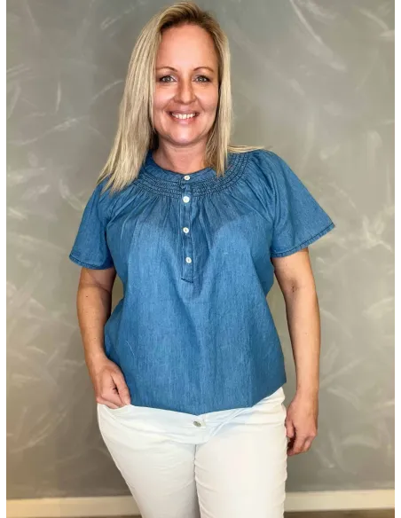 Denim blå bluse med smock til kvinder – Design by Tippy