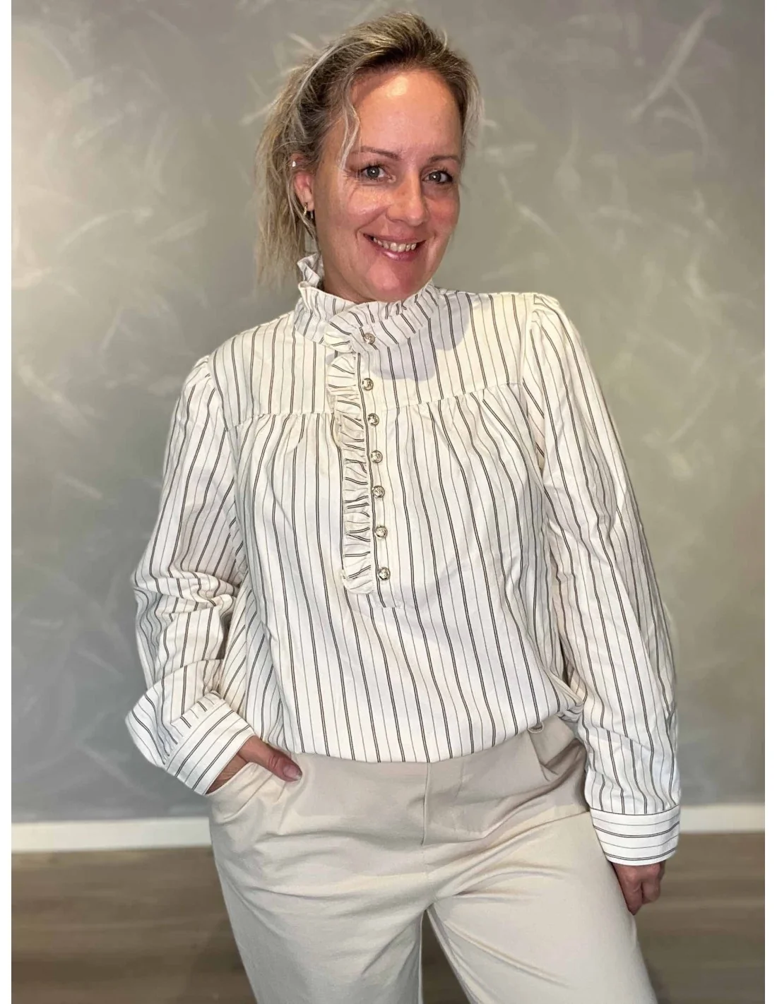 Forsidebillede af Design by TIPPY &ndash; stilfulde skjorter og overdele til kvinder